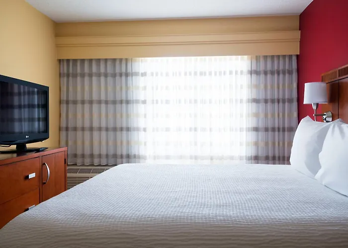 Courtyard By Marriott Indianapolis Airport